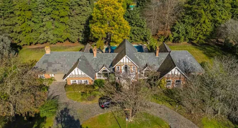 Casa en venta en Moreno: 5 ambientes con Pileta