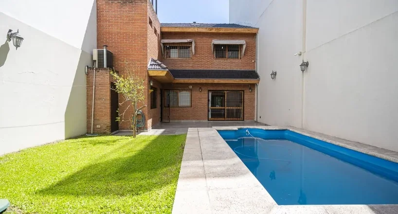 VENTA CASA 4 DORMITORIOS 2 COCHERA PILETA COGHLAN