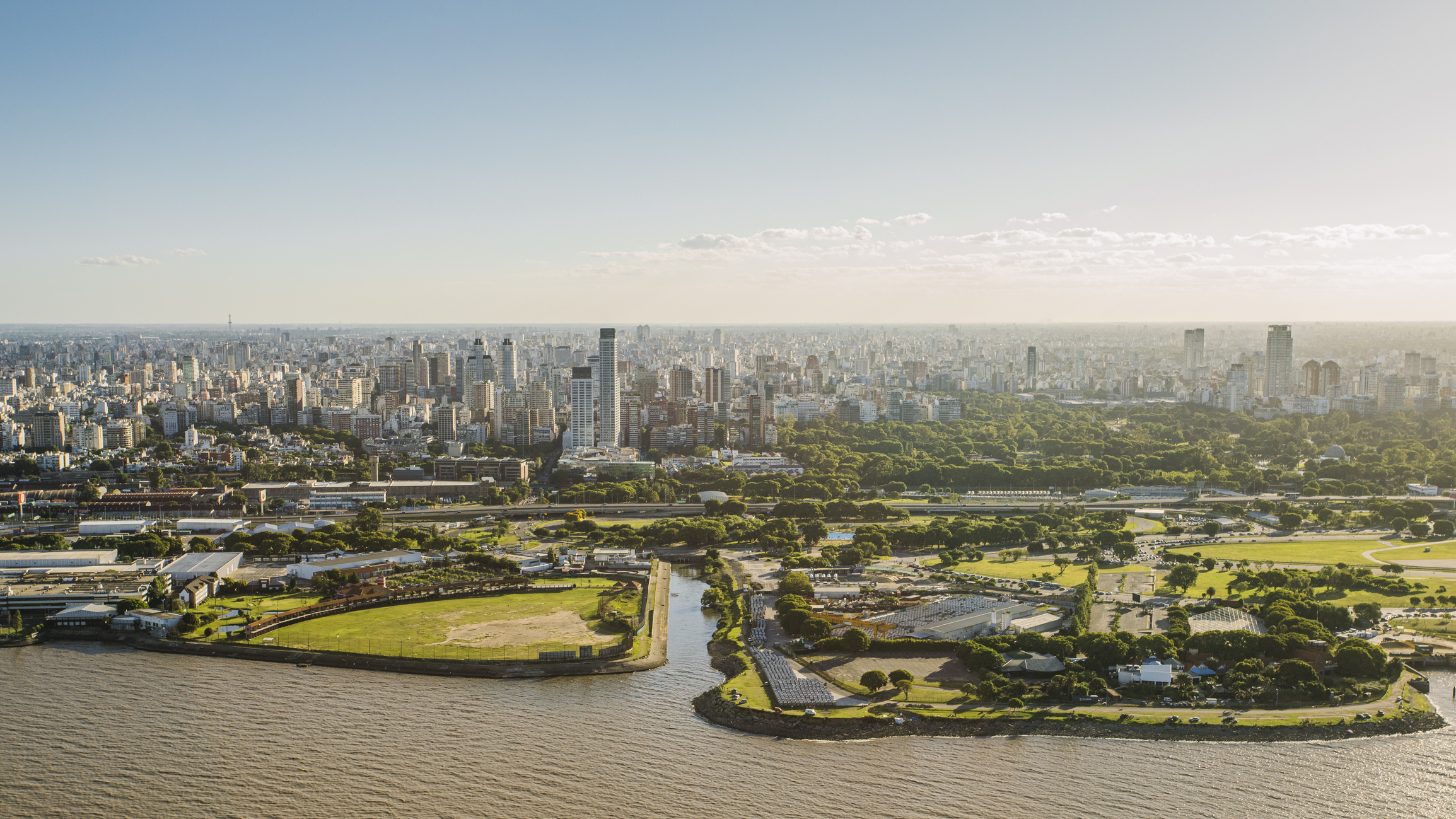 Por qué invertir en propiedades en Argentina desde Uruguay es una oportunidad atractiva