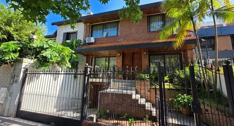 Casa Venta Jardín Pileta Cochera Parrilla Coghlan